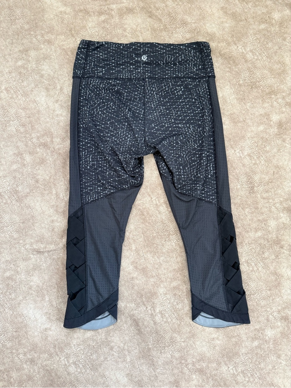 Lululemon Var-City Crop Leggings Samba Snake Battleship Black Size 8